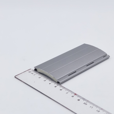 Niestandardowy profil aluminiowy w kolorze drewna do rolety o szerokości 39 mm ogólnej listwy