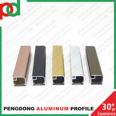 Aluminiowe profile uchwytów do szafek kuchennych, drzwi szklanych i ram żaluzji są ze stopu